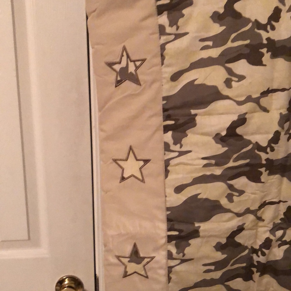 Baby comforter or sleep pad New 44”x37” Military print - Picture 4 of 7